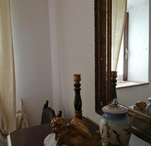 شقة غرفتين, Casale Montemoro