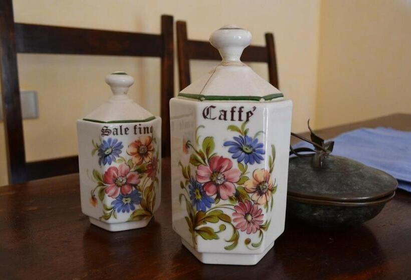 شقة غرفتين, Casale Montemoro