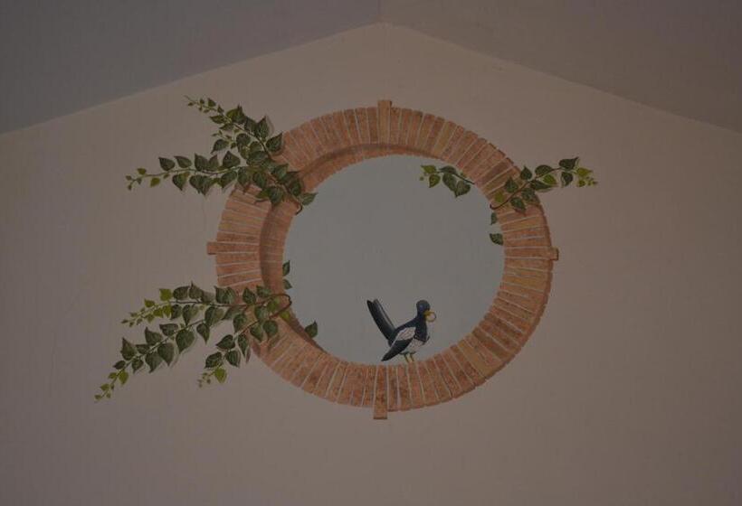 شقة غرفتين, Casale Montemoro