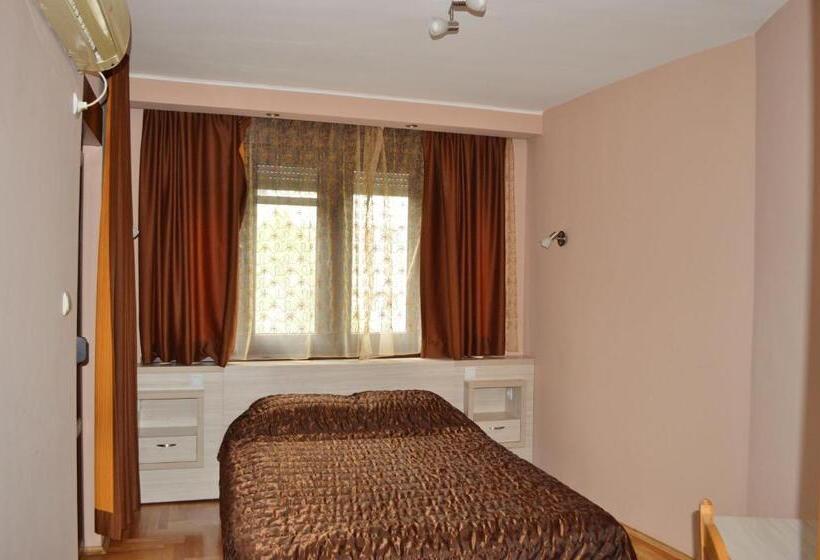 غرفة قياسية, Drama Burgas