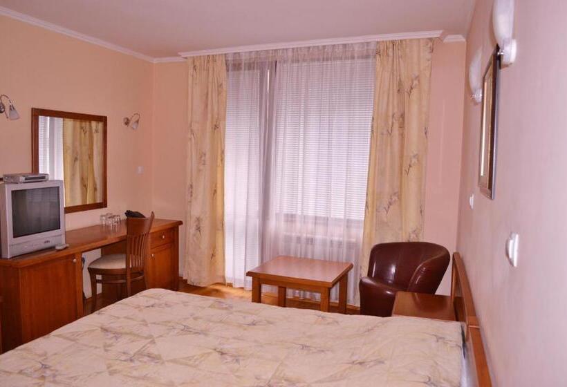 غرفة قياسية, Drama Burgas