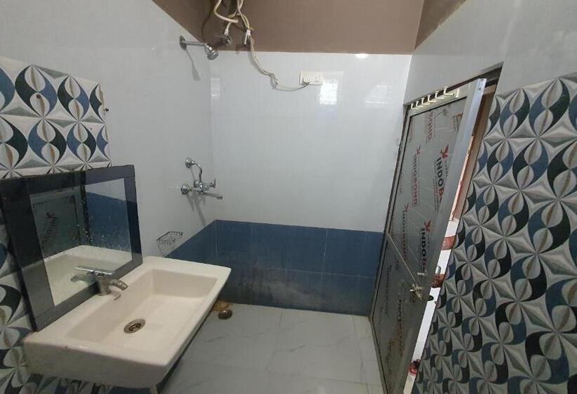 三人经典房间, Spot On Megha Paradise And Guest House