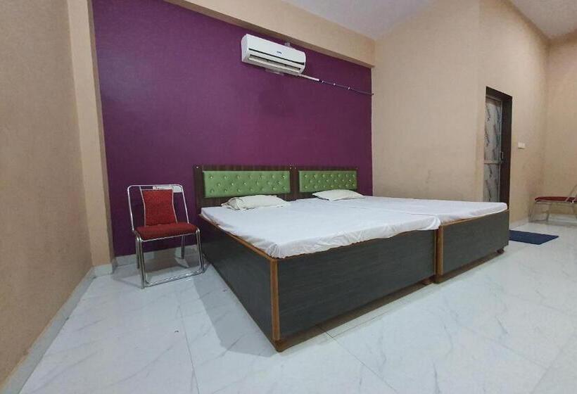 三人经典房间, Spot On Megha Paradise And Guest House