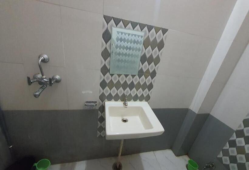 三人经典房间, Spot On Megha Paradise And Guest House