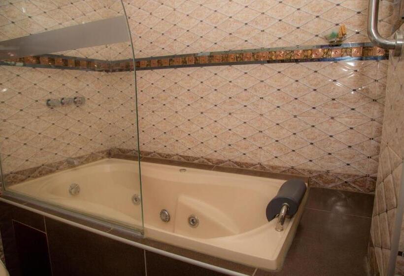 سوییت جونیور, Suite Naylamp Zyon