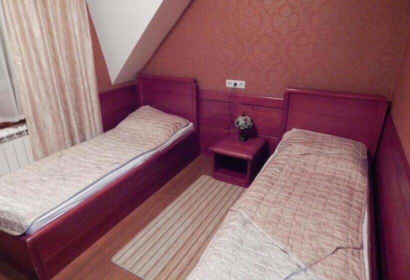 اتاق لوکس, Vila Bob