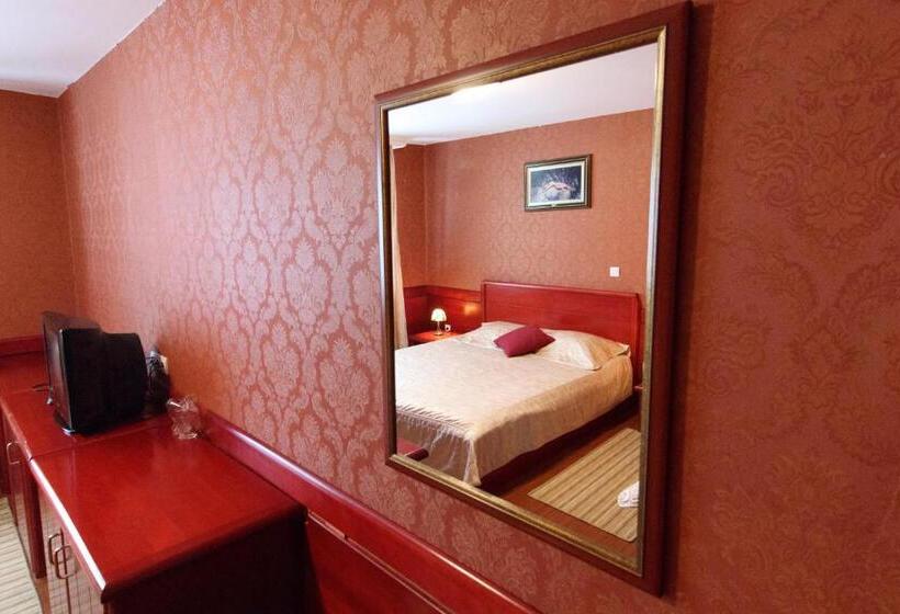 اتاق لوکس سه تخته, Vila Bob