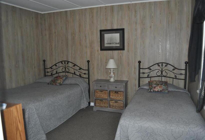 Deluxe room with river view, K S Motel & Cottages