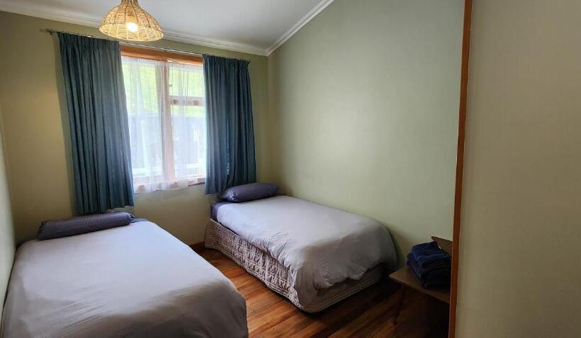 اتاق استاندارد با سرویس بهداشتی مشترک, The Headland Lodge