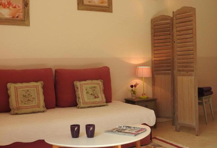 Семейный Номер Вид на Сад, Le Mas De L Escaillon