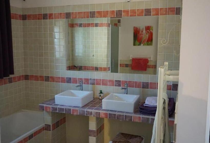 Семейный Номер Вид на Сад, Le Mas De L Escaillon