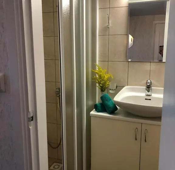 اتاق استاندارد, Merekalda Accommodation Adults Only