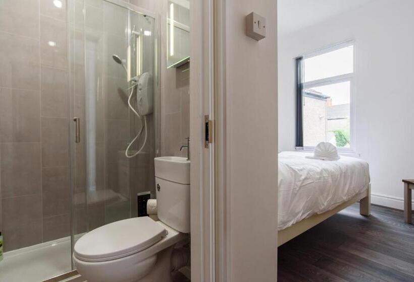 디럭스 룸, The White House