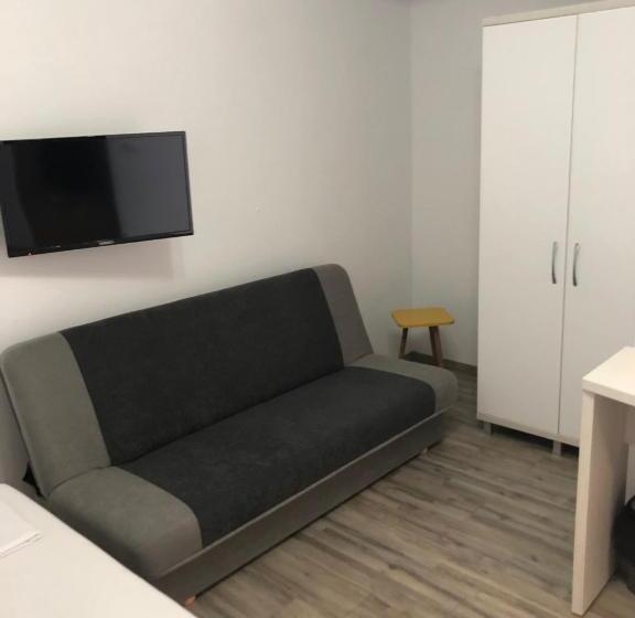 اتاق لوکس چهار تخته, Pensiunea Crown