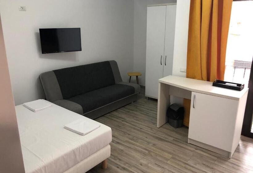 اتاق لوکس چهار تخته, Pensiunea Crown