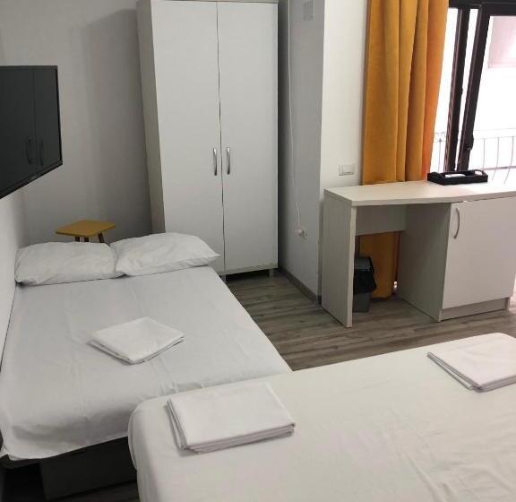 اتاق لوکس چهار تخته, Pensiunea Crown