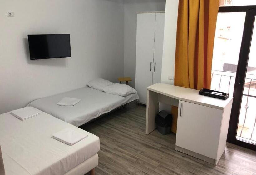 اتاق لوکس چهار تخته, Pensiunea Crown