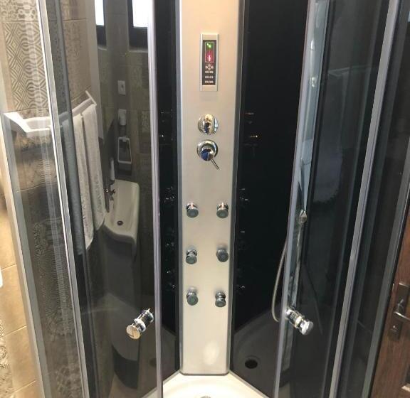 اتاق استاندارد سه تخته با بالکن, Pensiunea Crown