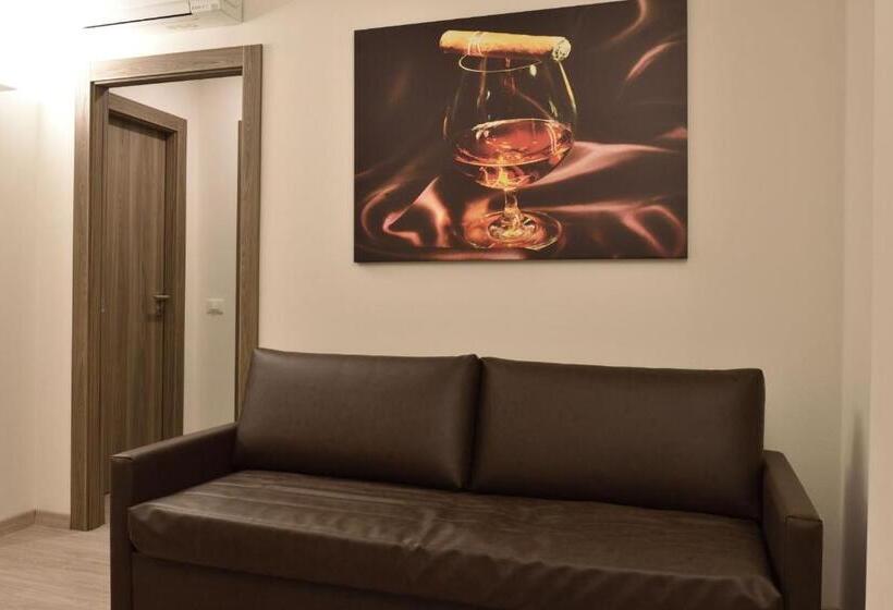 جناح جونيور عائلى, Residence Al Barcon