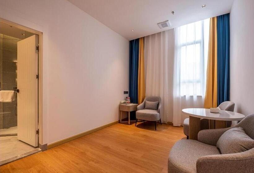 Familjesvit, 深圳机场地中海酒店