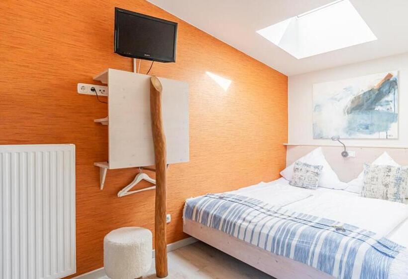 Номер Стандарт Вид на Озеро, Baumhaushotel Oberbayern
