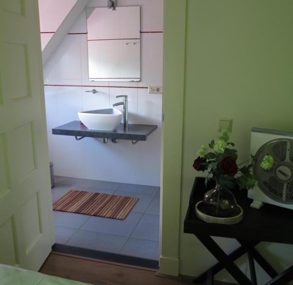 기본룸, Burgers & Buitenlui