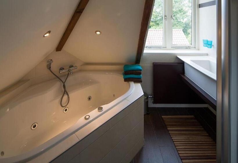 스탠다드 자쿠지 룸, Burgers & Buitenlui