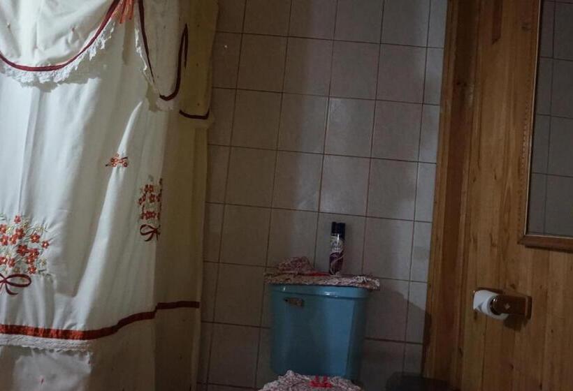Standardrum Delat Badrum, Hospedaje Amapola