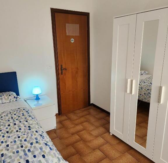 חדר סטנדרד יחיד חדר אמבטיה משותף, Gold B&b