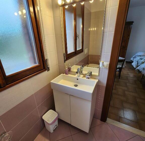 חדר אקונומי, Gold B&b