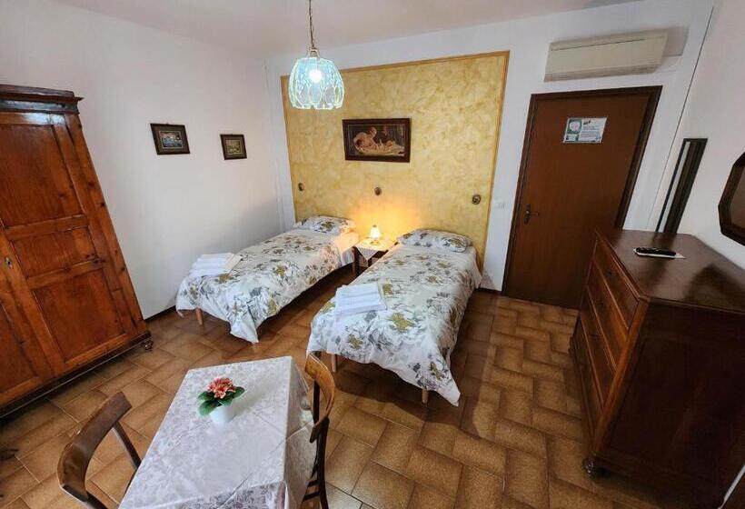 חדר אקונומי, Gold B&b