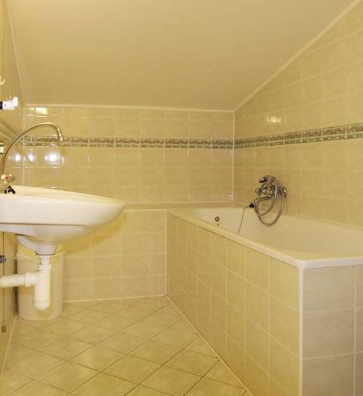 غرفة إقتصادية رباعية, Horský Pension Gendorf