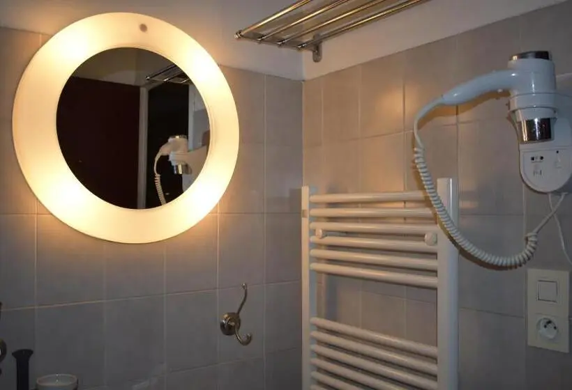 Standard Neljän Hengen Huone, Hôtel Le Mélèze