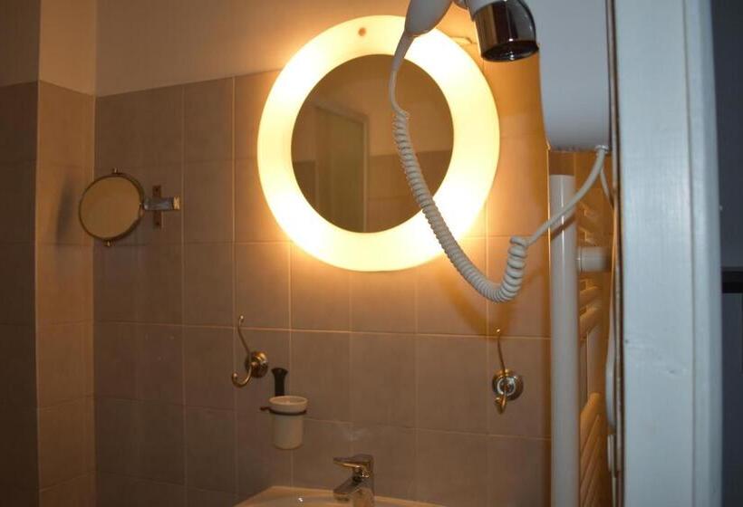 غرفة قياسية رباعية, Hôtel Le Mélèze