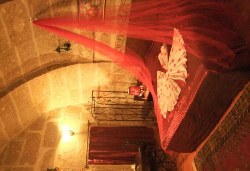 غرفة قياسية ثلاثية, Mayaoglu Konagi