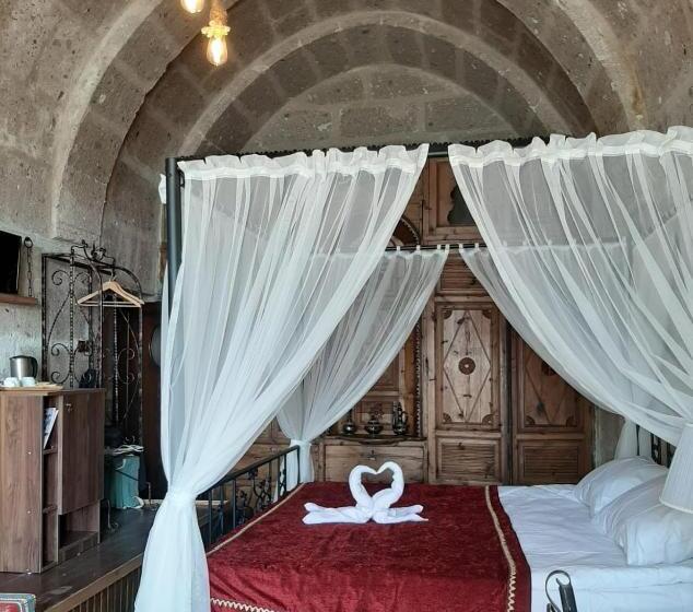 غرفة عائلية, Mayaoglu Konagi