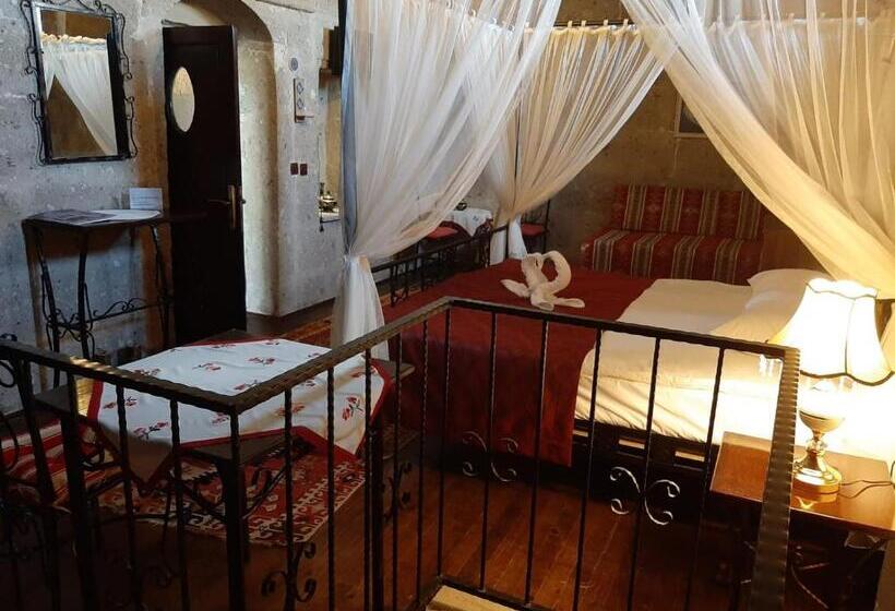 غرفة عائلية, Mayaoglu Konagi