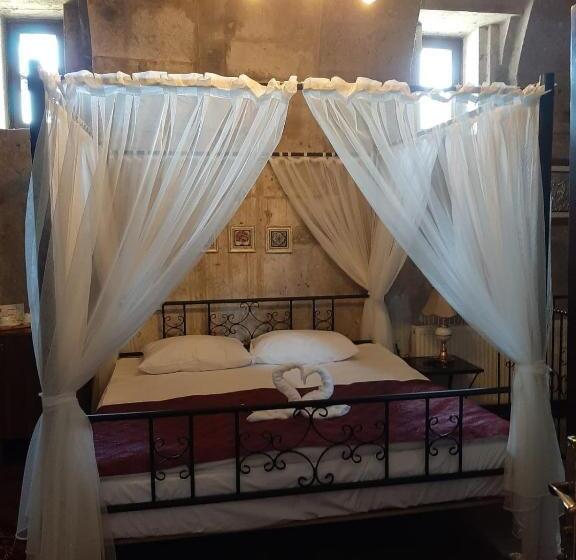 غرفة عائلية, Mayaoglu Konagi