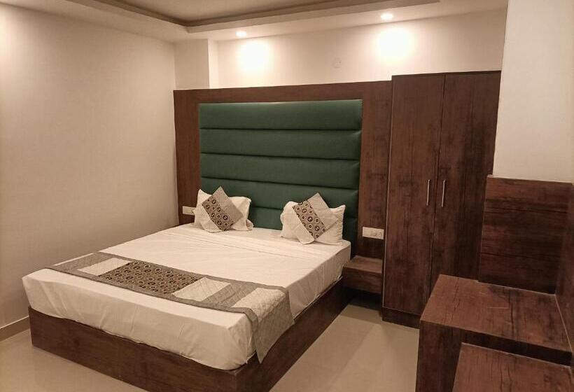 اتاق لوکس, Tark A Family Hotel Near Igi Airport Delhi