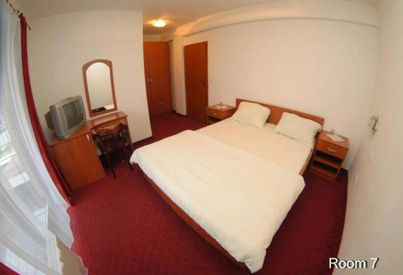 اتاق لوکس با بالکن, Motel Bella Italia