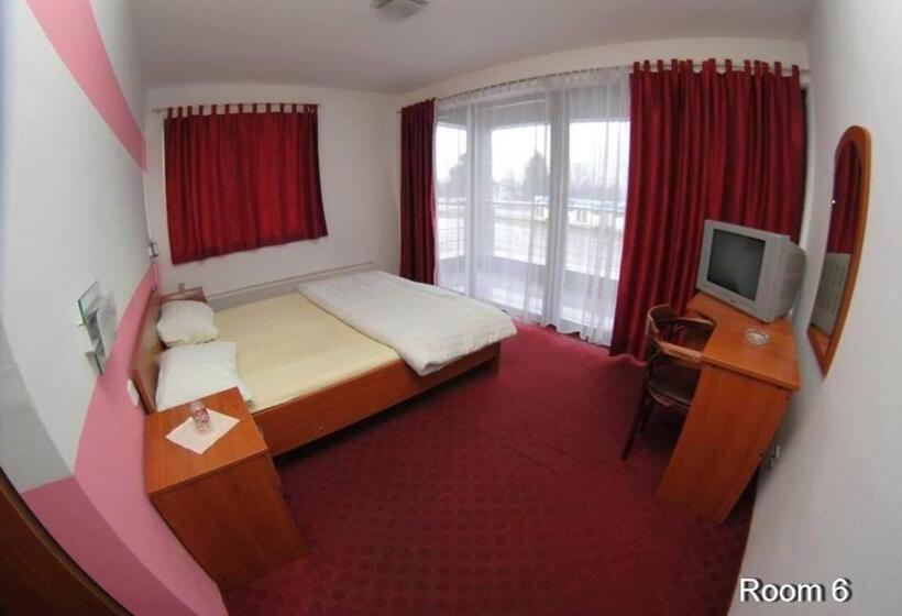 اتاق لوکس با بالکن, Motel Bella Italia