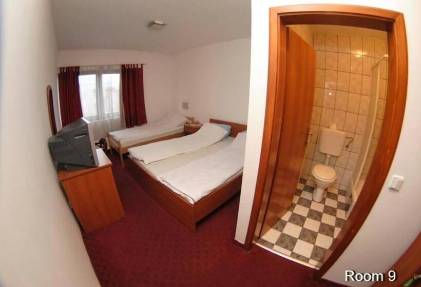 اتاق کلاسیک سه تخته, Motel Bella Italia