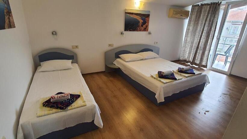 غرفة قياسية ثلاثية, къща за гости Sunset