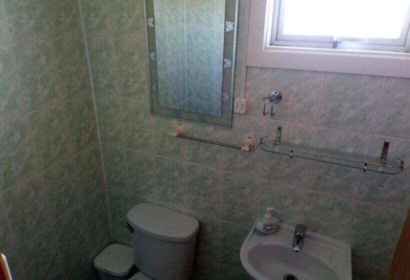 غرفة قياسية ثلاثية, Casa Hospedaje Costanera