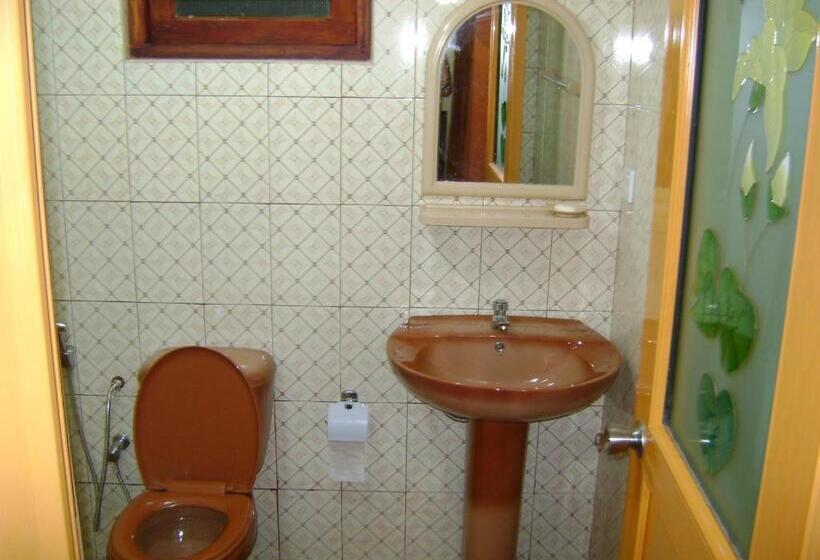 デラックスルーム, Family Guest House