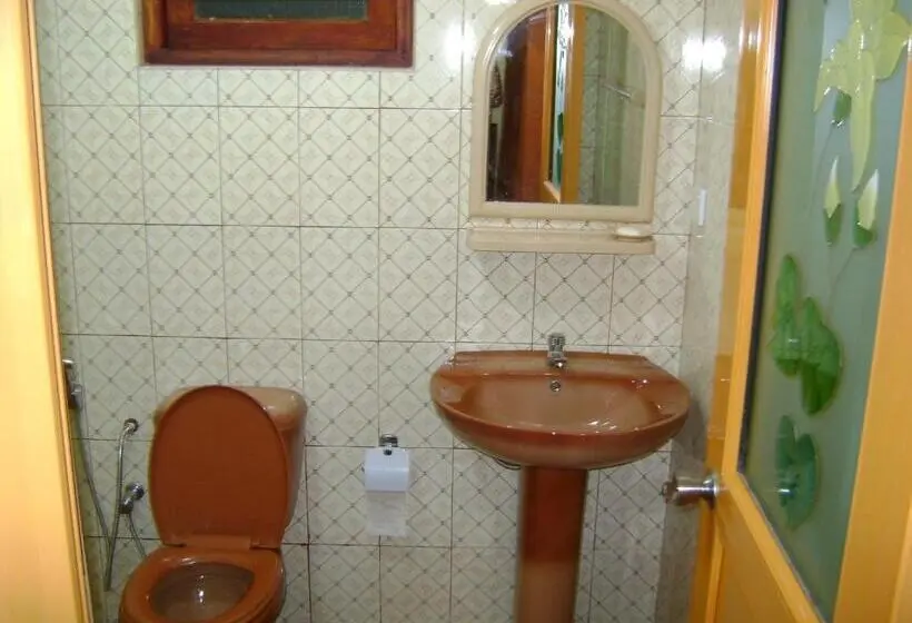 デラックスルーム, Family Guest House