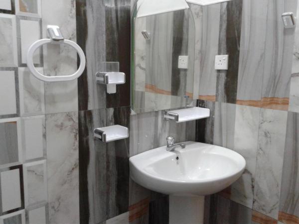 キングサイズベッドのスタンダードルーム, Family Guest House