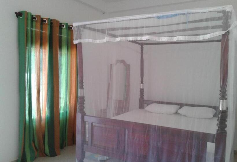 キングサイズベッドのスタンダードルーム, Family Guest House