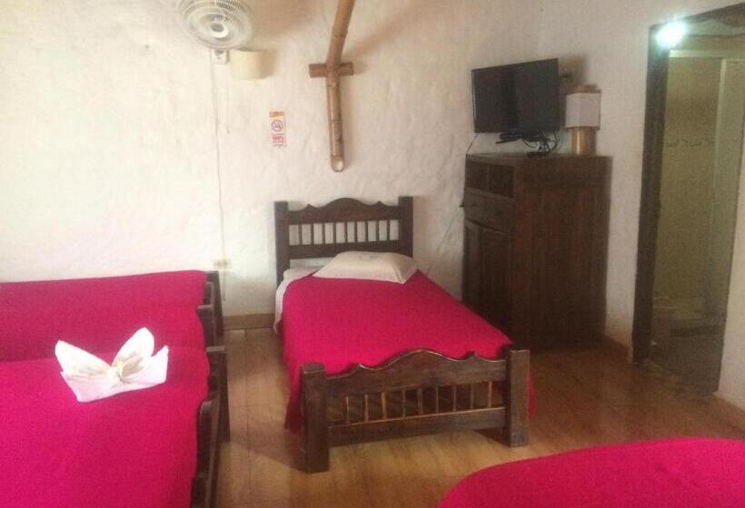 اتاق خانوادگی, Hostal El Zafiro Del Café