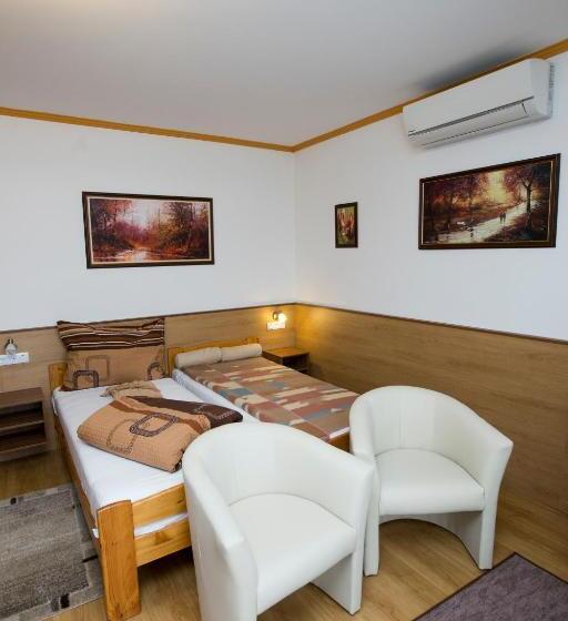 标准间, Hévíz Villa Familia